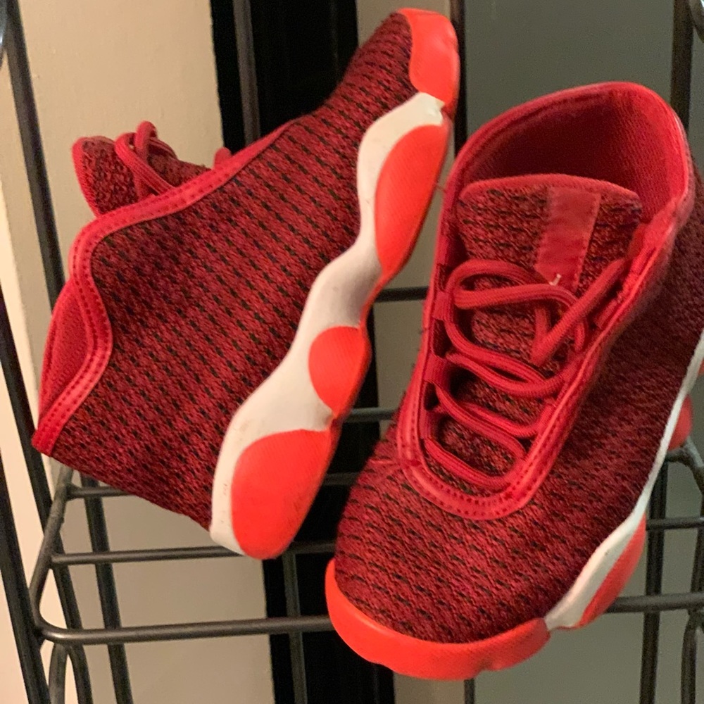 Jorden Horizon Red Sneakers- UNISEX